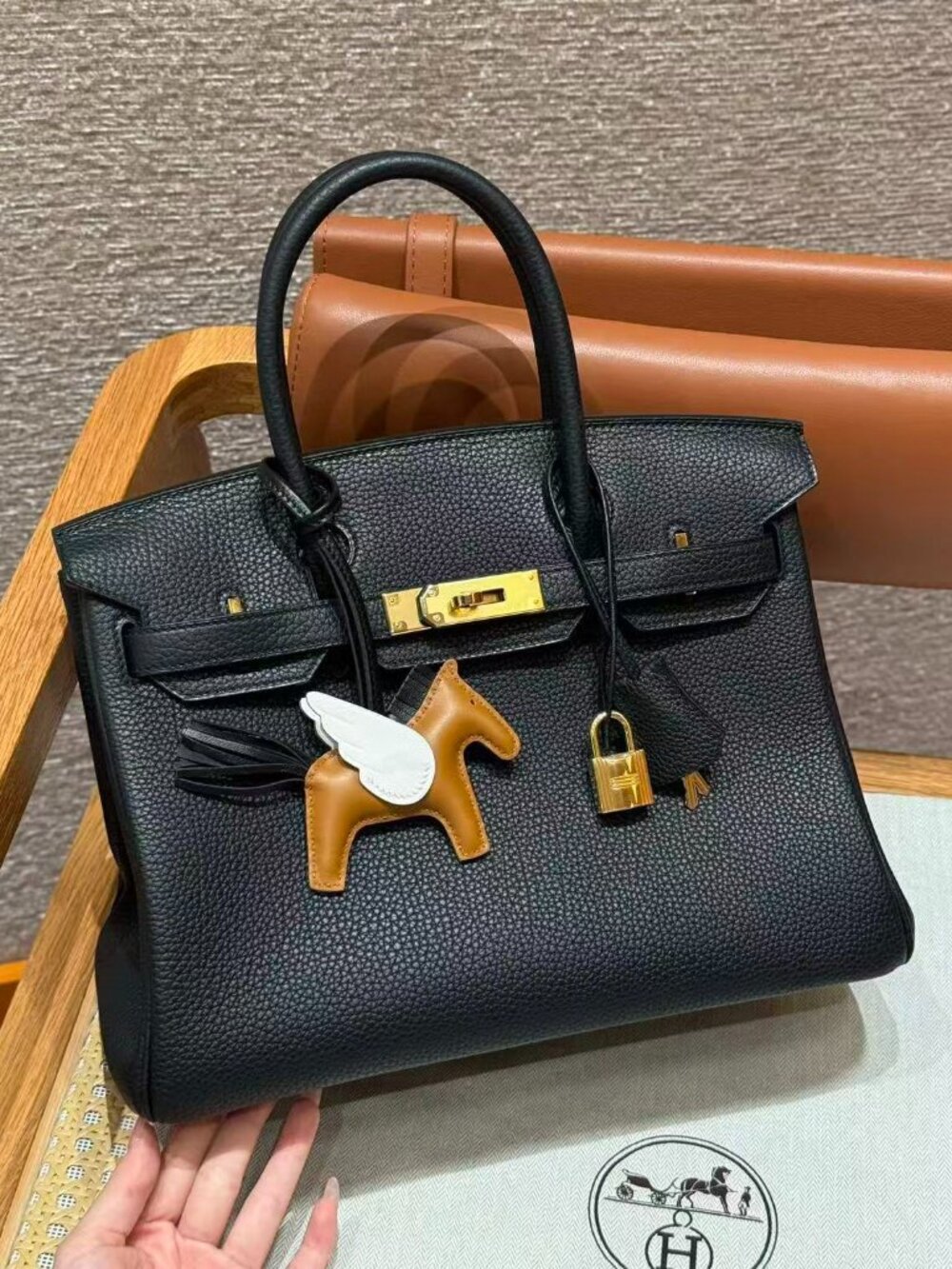 Classic Hermes Bag: A Stylish and Versatile Choice for Elegance